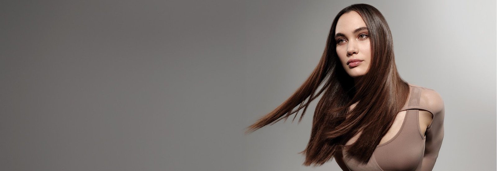 Σειρά KINSMOOTH™ της KIN Cosmetics – επαγγελματικά προϊόντα λείανσης, ενυδάτωσης και προστασίας για απαλά, ευκολοχτένιστα μαλλιά χωρίς φριζάρισμα